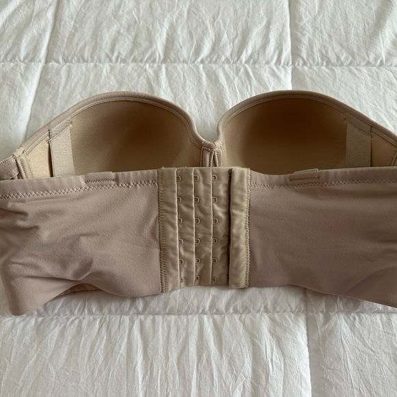 Strapless Contouring Bra - Picture 2 of 3